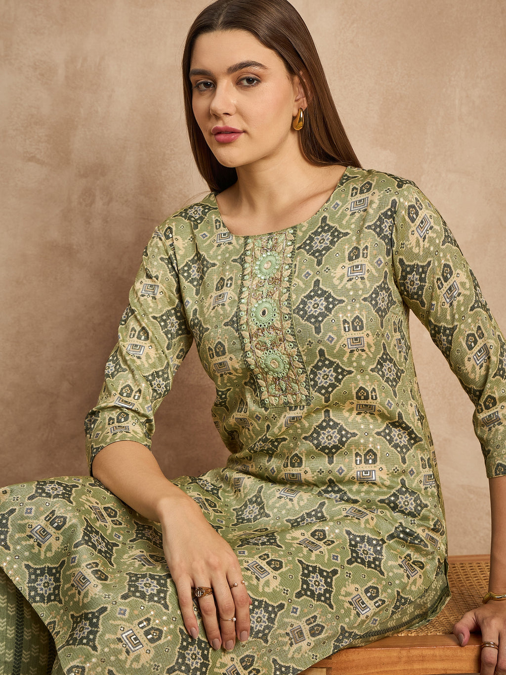 Women Floral Printed Regular Zardozi Kurta with Trousers