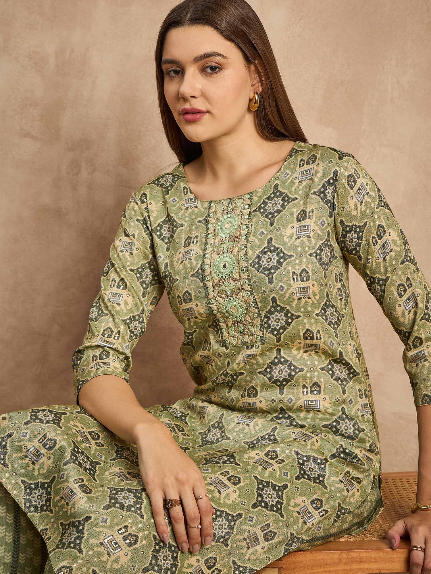 Women Floral Printed Regular Zardozi Kurta with Trousers
