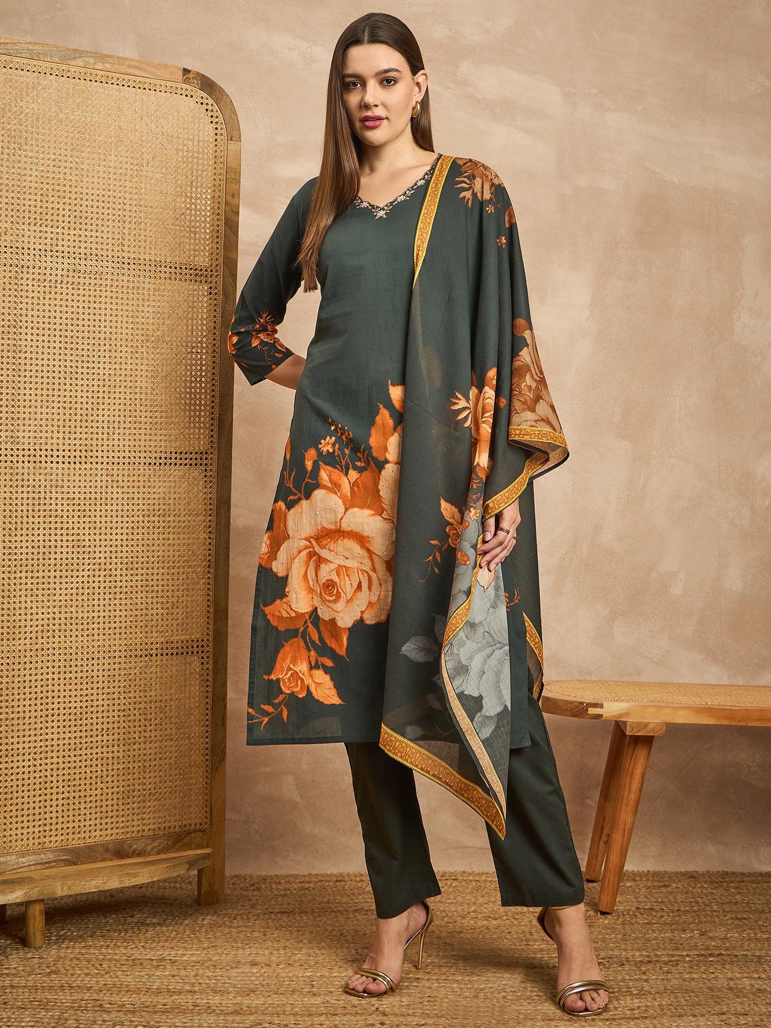 Women Floral Printed Beads and Stones Pure Cotton Kurta with Trousers & Dupatta