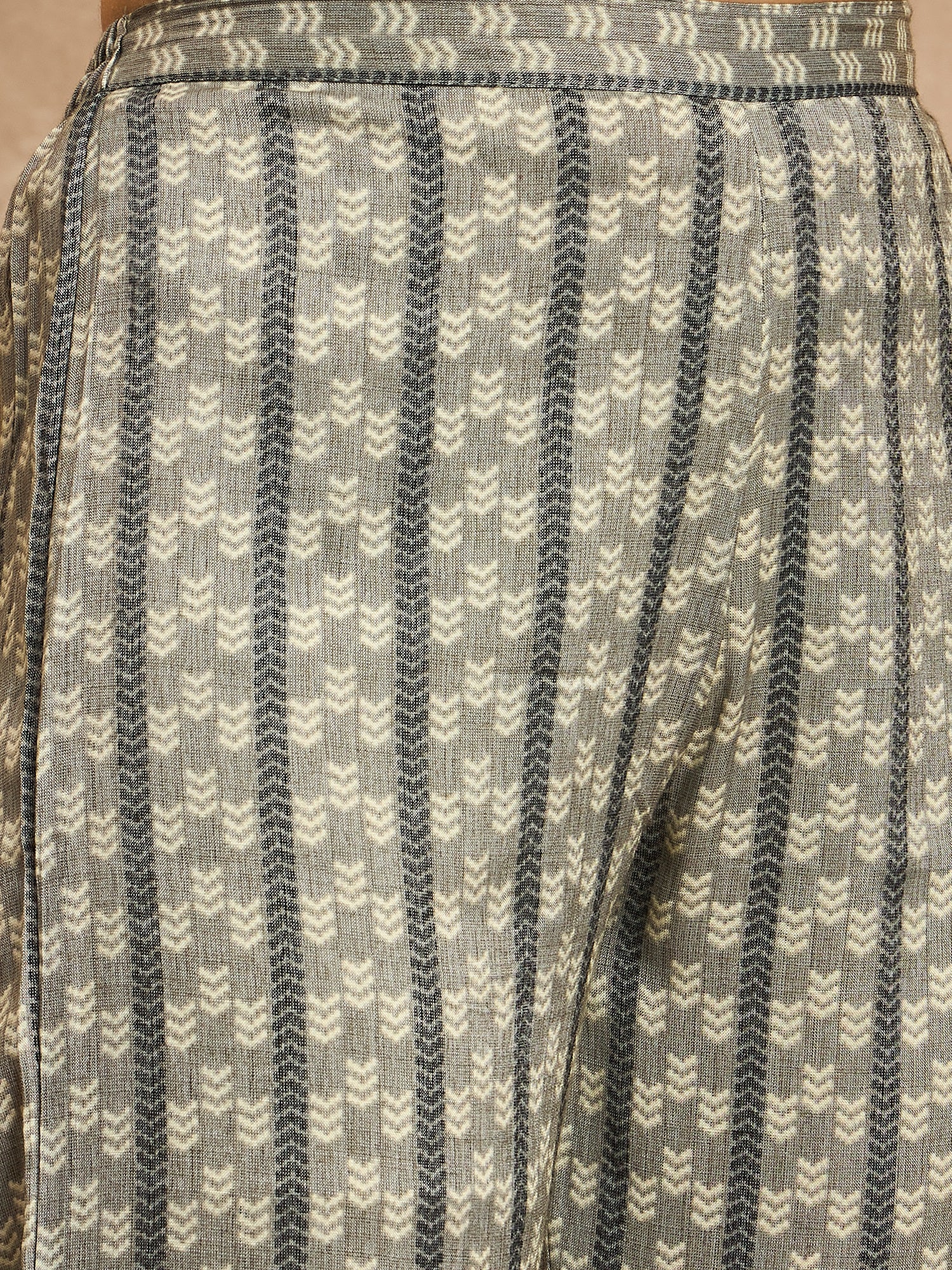 Women Floral Printed Regular Zardozi Kurta with Trousers