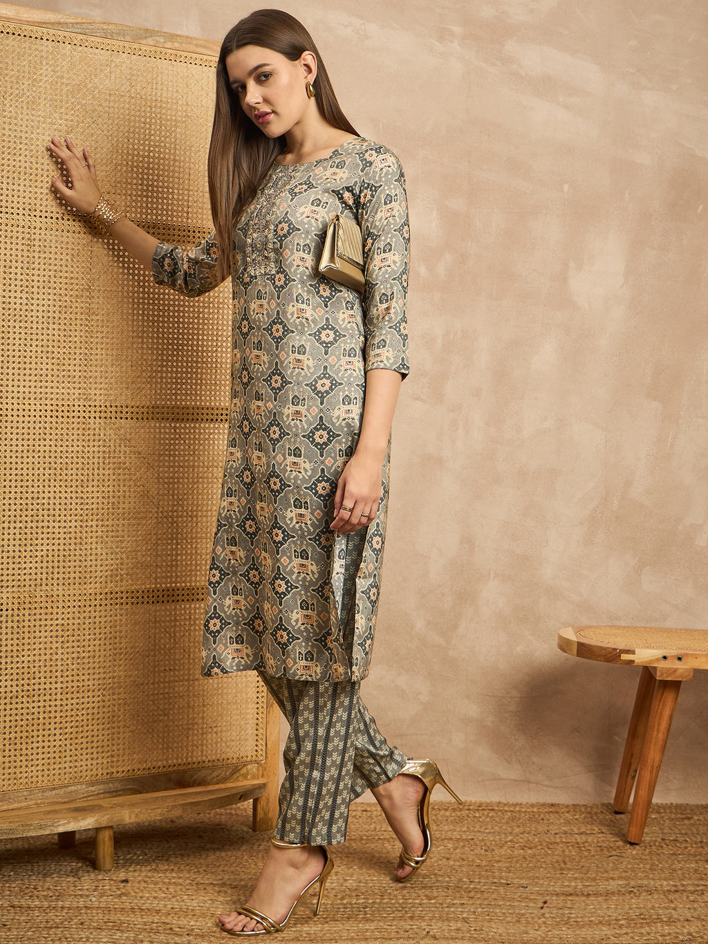 Women Floral Printed Regular Zardozi Kurta with Trousers