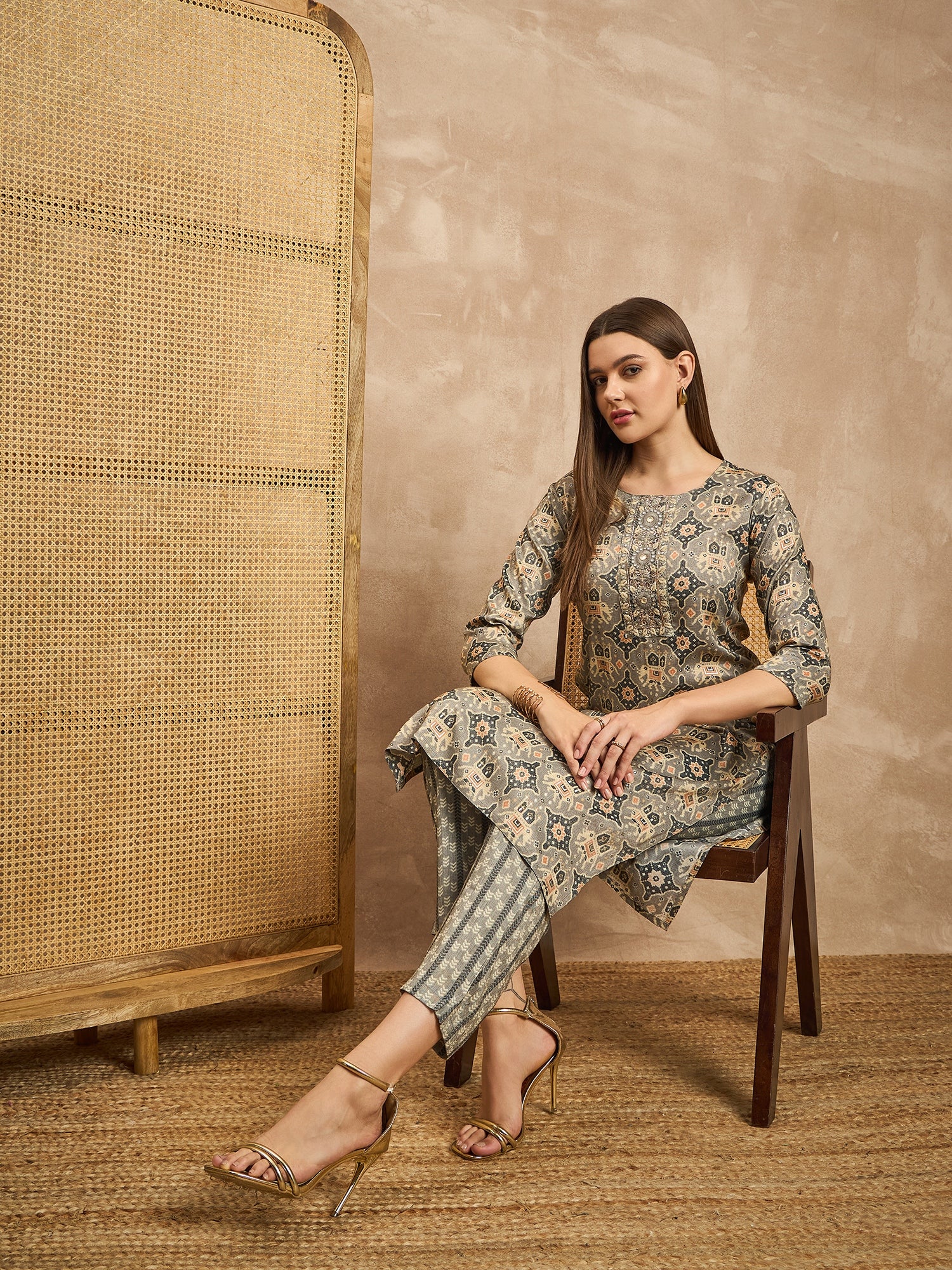 Women Floral Printed Regular Zardozi Kurta with Trousers