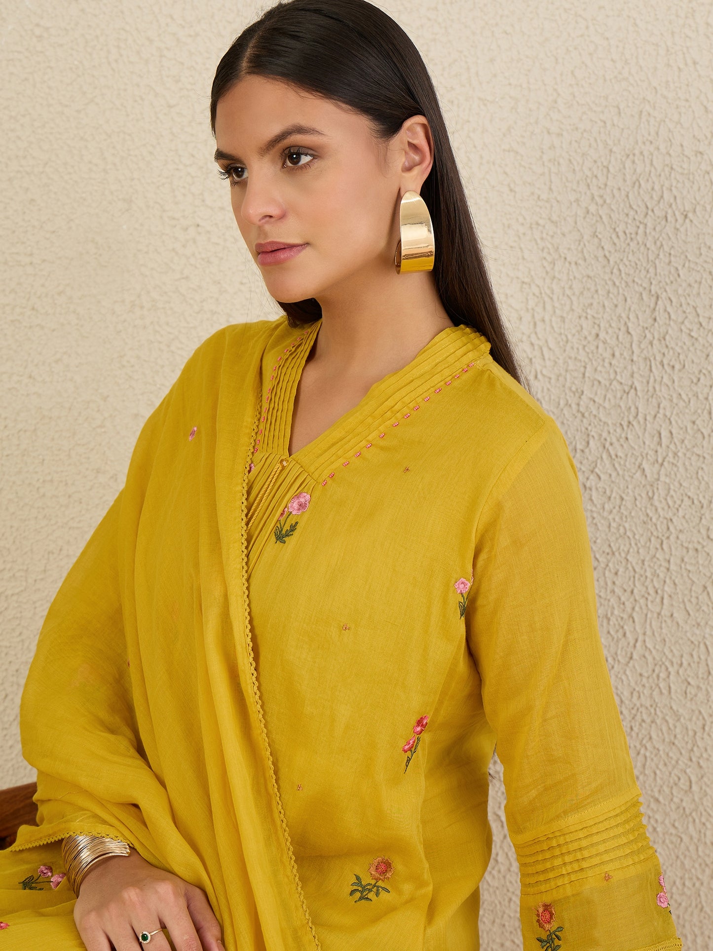 Women Floral Embroidered Regular Thread Work Kurta with Trousers & With Dupatta