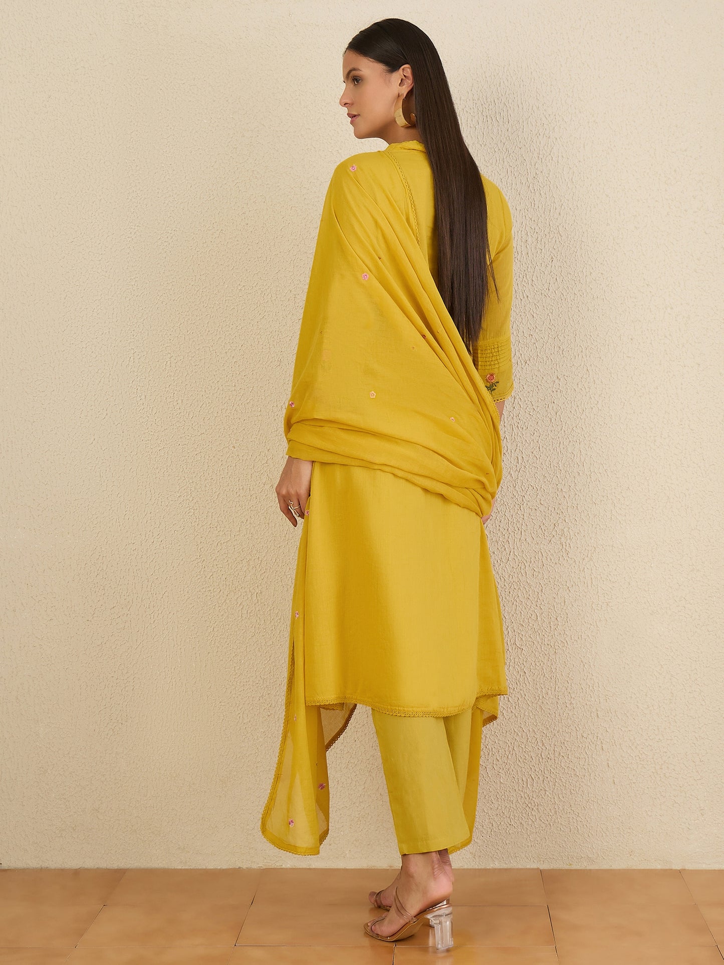 Women Floral Embroidered Regular Thread Work Kurta with Trousers & With Dupatta