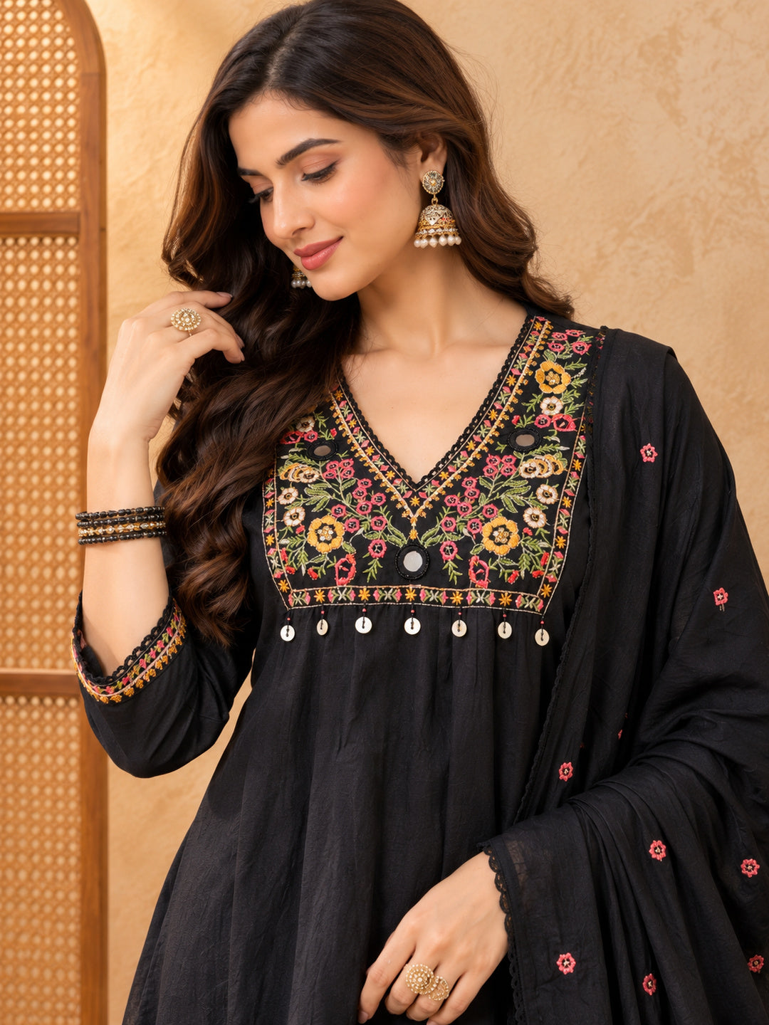 Women Floral Embroidered Regular Thread Work Kurta with Trousers & With Dupatta