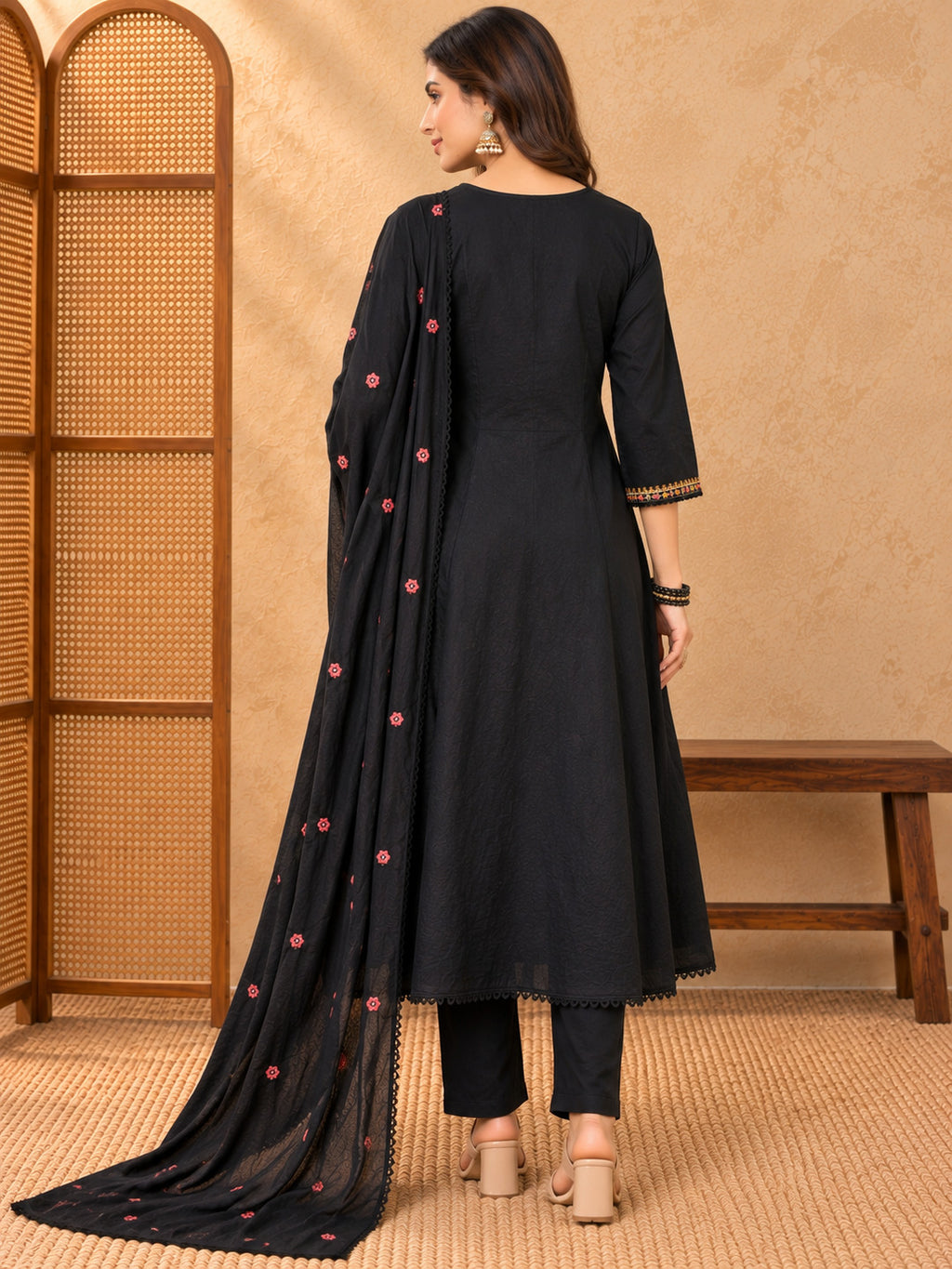 Women Floral Embroidered Regular Thread Work Kurta with Trousers & With Dupatta