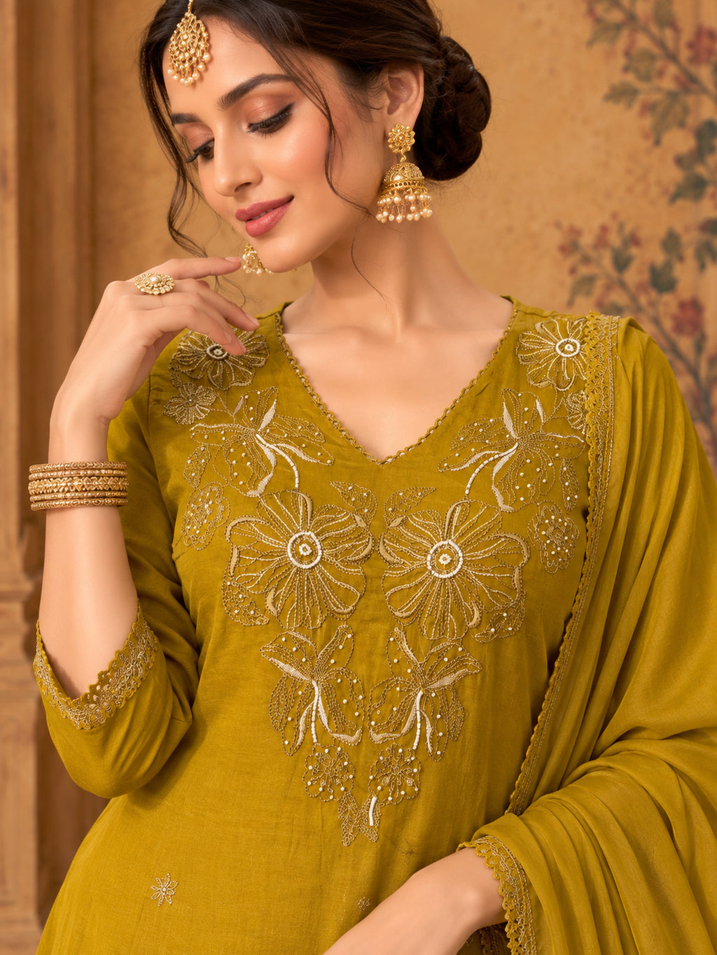 Women Ethnic Motifs Embroidered Regular Thread Work Kurta with Trousers & With Dupatta