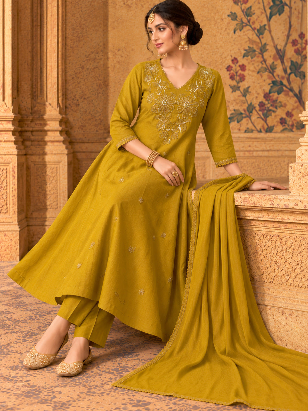 Women Ethnic Motifs Embroidered Regular Thread Work Kurta with Trousers & With Dupatta