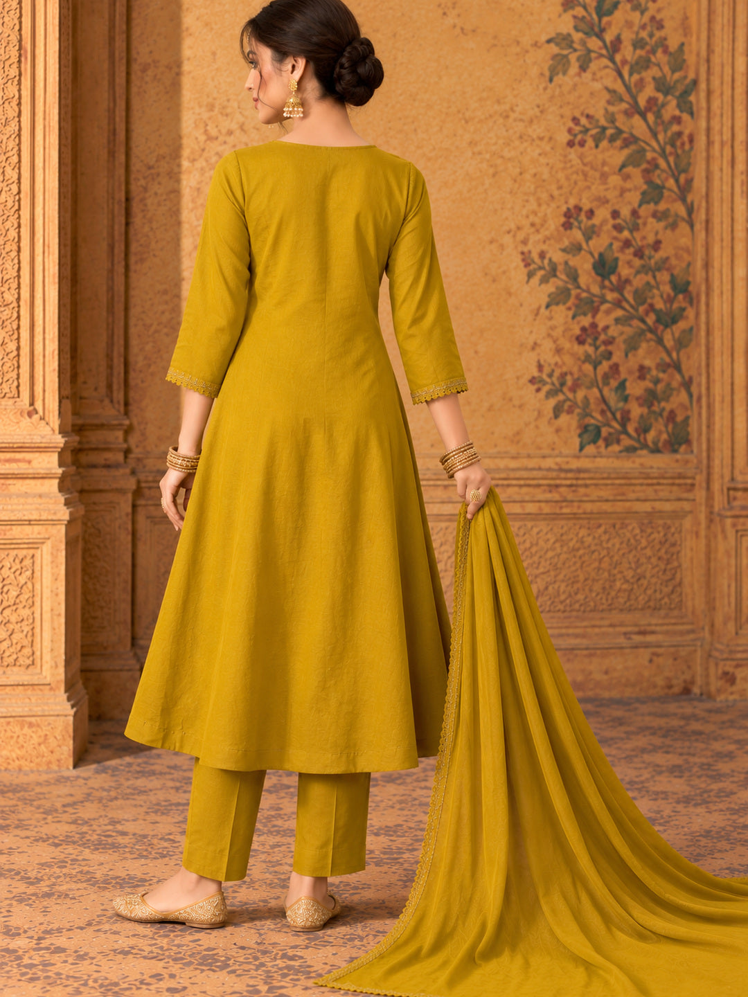 Women Ethnic Motifs Embroidered Regular Thread Work Kurta with Trousers & With Dupatta