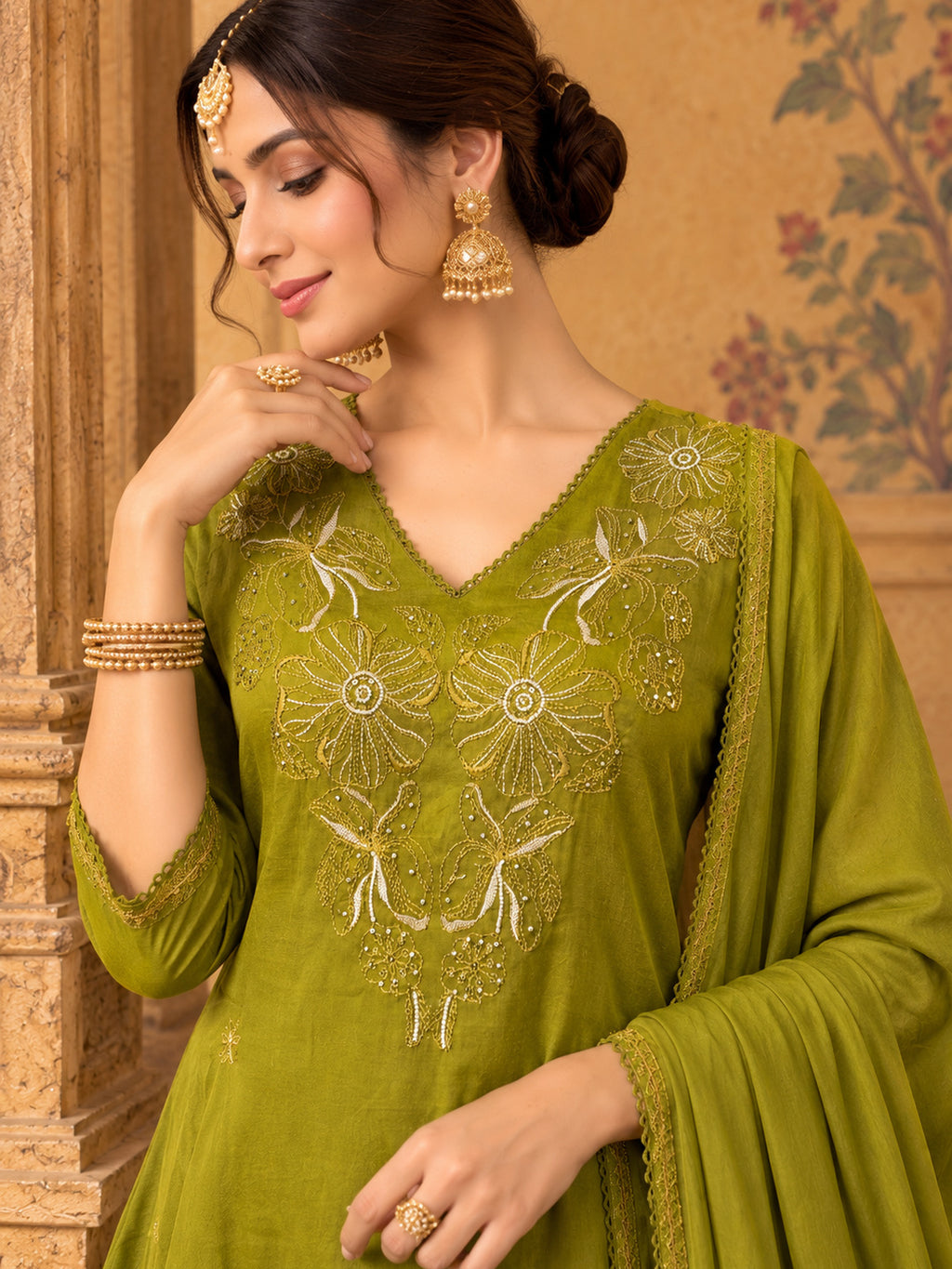 Women Ethnic Motifs Embroidered Regular Thread Work Kurta with Trousers & With Dupatta
