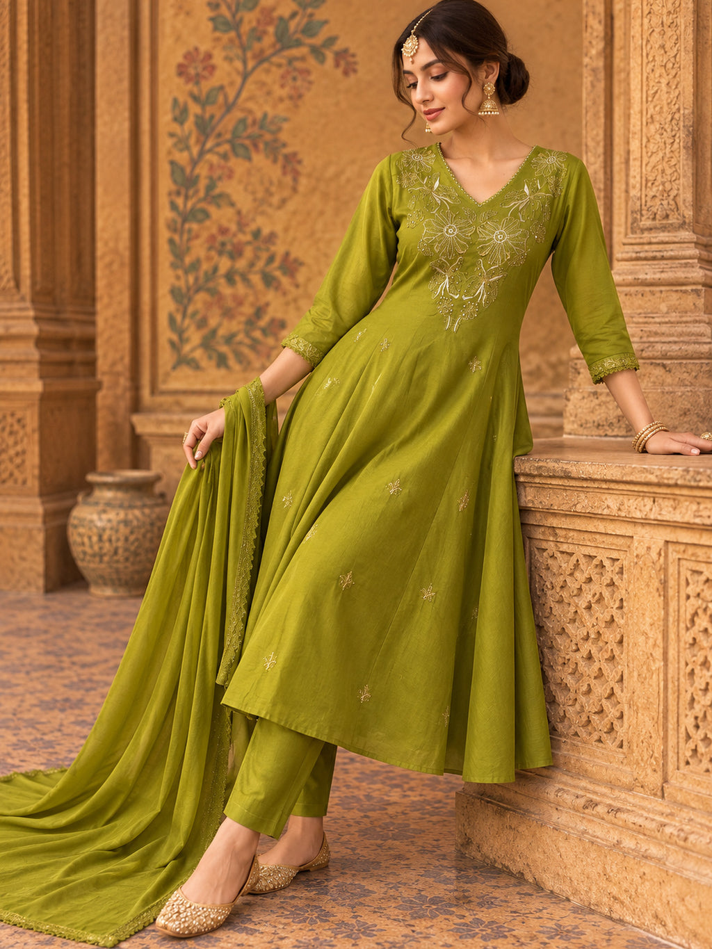 Women Ethnic Motifs Embroidered Regular Thread Work Kurta with Trousers & With Dupatta