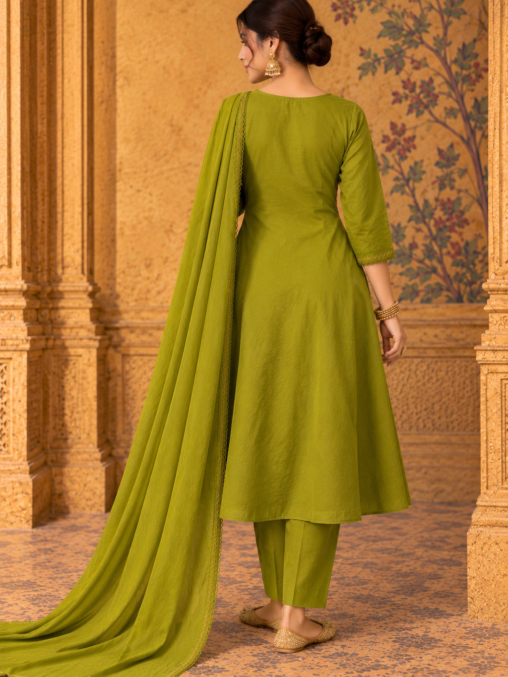 Women Ethnic Motifs Embroidered Regular Thread Work Kurta with Trousers & With Dupatta