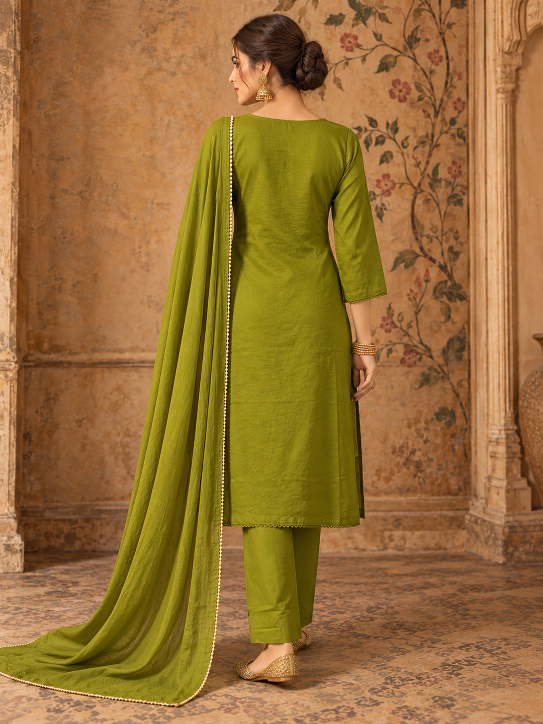 Women Ethnic Motifs Embroidered Regular Thread Work Kurta with Trousers & With Dupatta