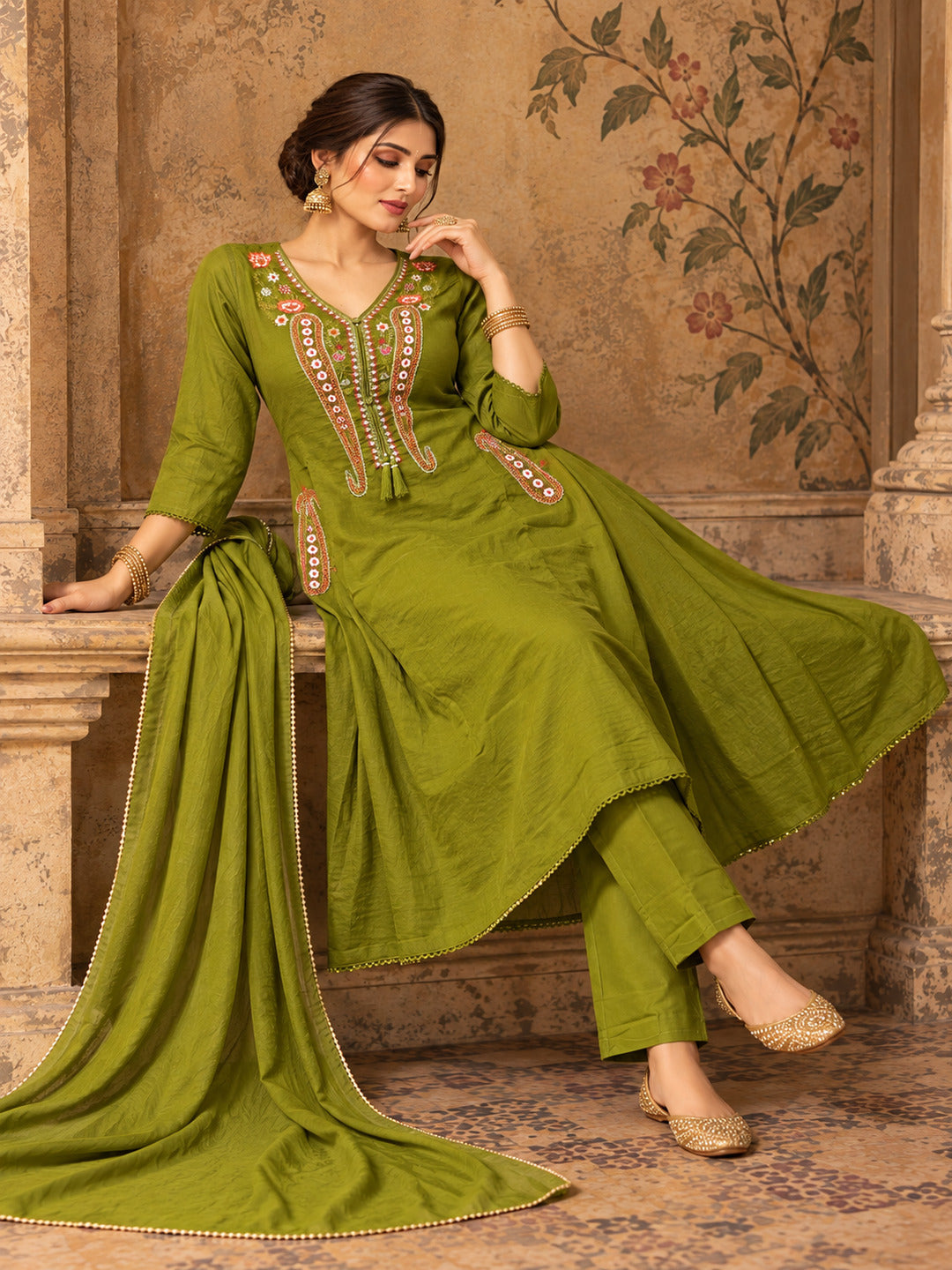 Women Ethnic Motifs Embroidered Regular Thread Work Kurta with Trousers & With Dupatta