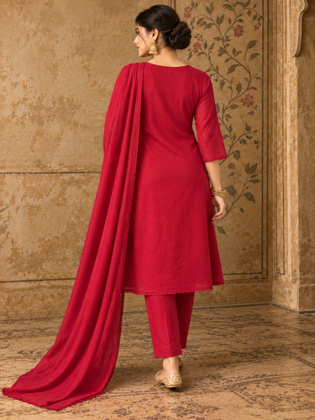 Women Floral Embroidered Regular Thread Work Kurta with Trousers & With Dupatta