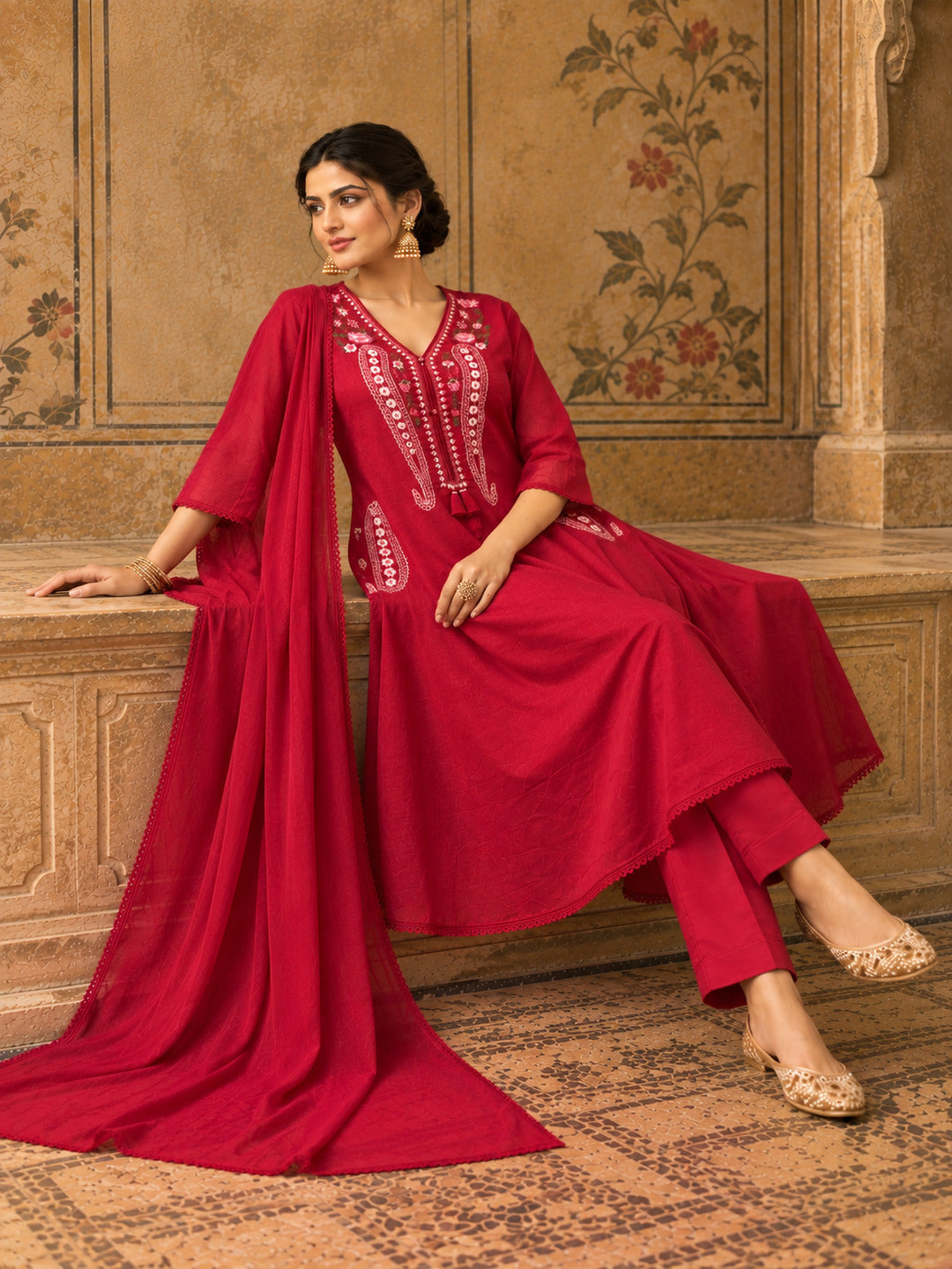 Women Floral Embroidered Regular Thread Work Kurta with Trousers & With Dupatta