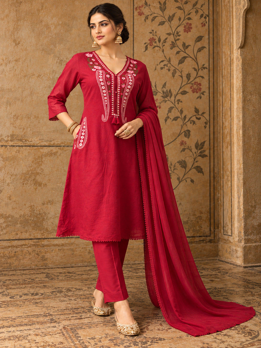 Women Floral Embroidered Regular Thread Work Kurta with Trousers & With Dupatta