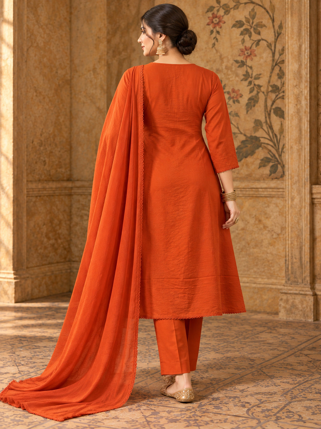 Women Floral Embroidered Regular Thread Work Kurta with Trousers & With Dupatta