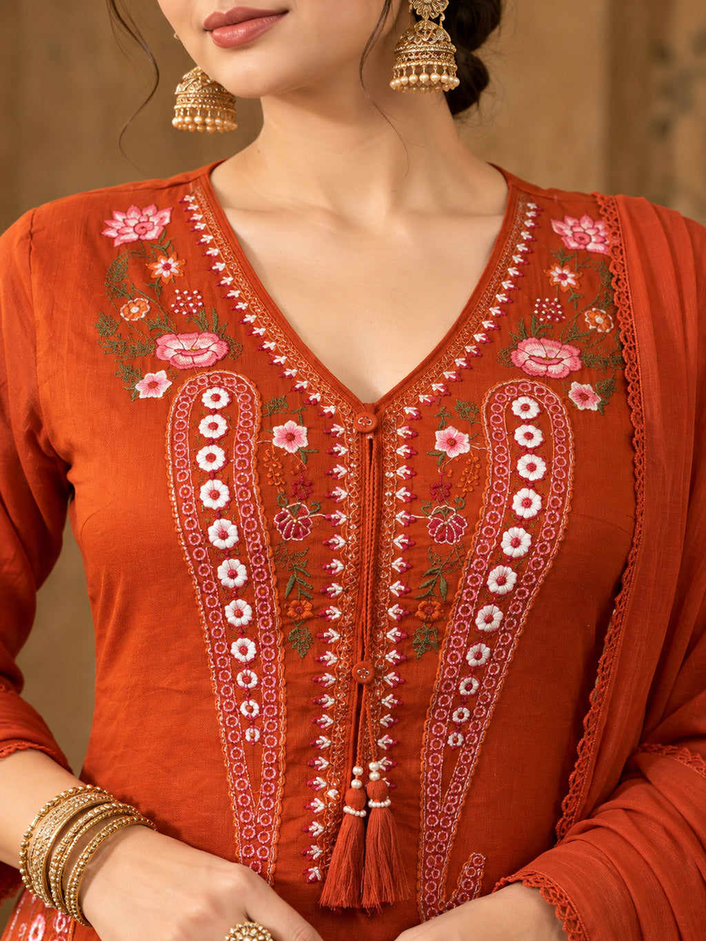 Women Floral Embroidered Regular Thread Work Kurta with Trousers & With Dupatta