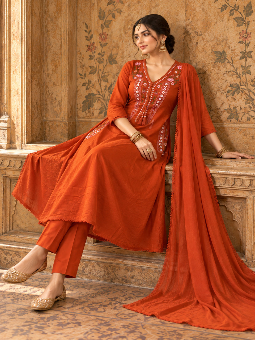 Women Floral Embroidered Regular Thread Work Kurta with Trousers & With Dupatta