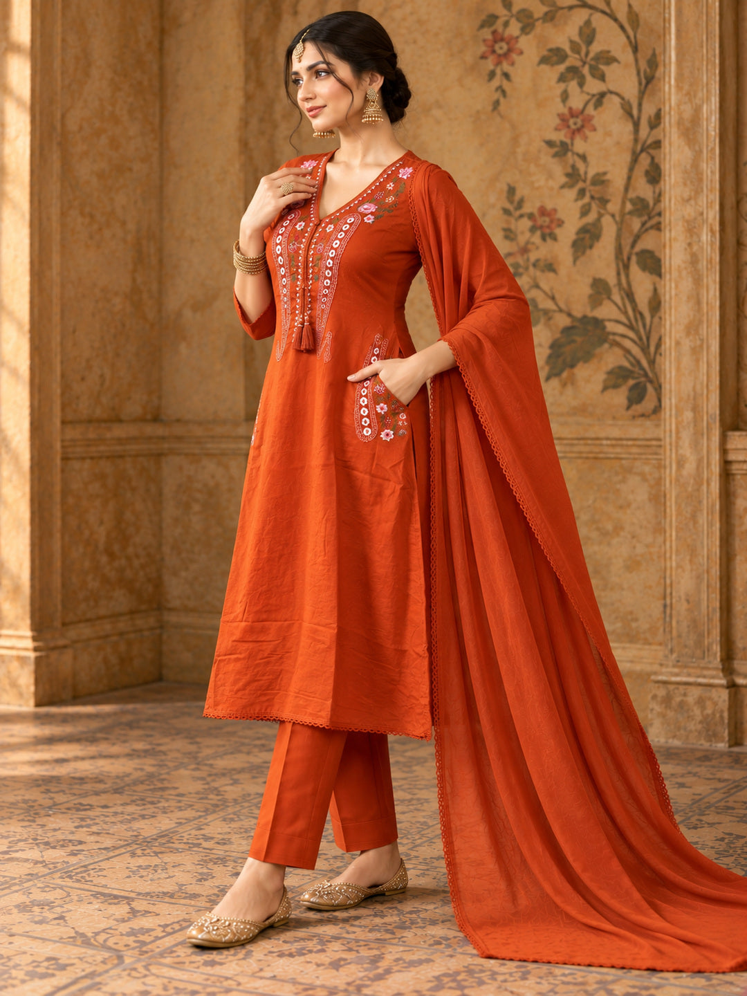 Women Floral Embroidered Regular Thread Work Kurta with Trousers & With Dupatta