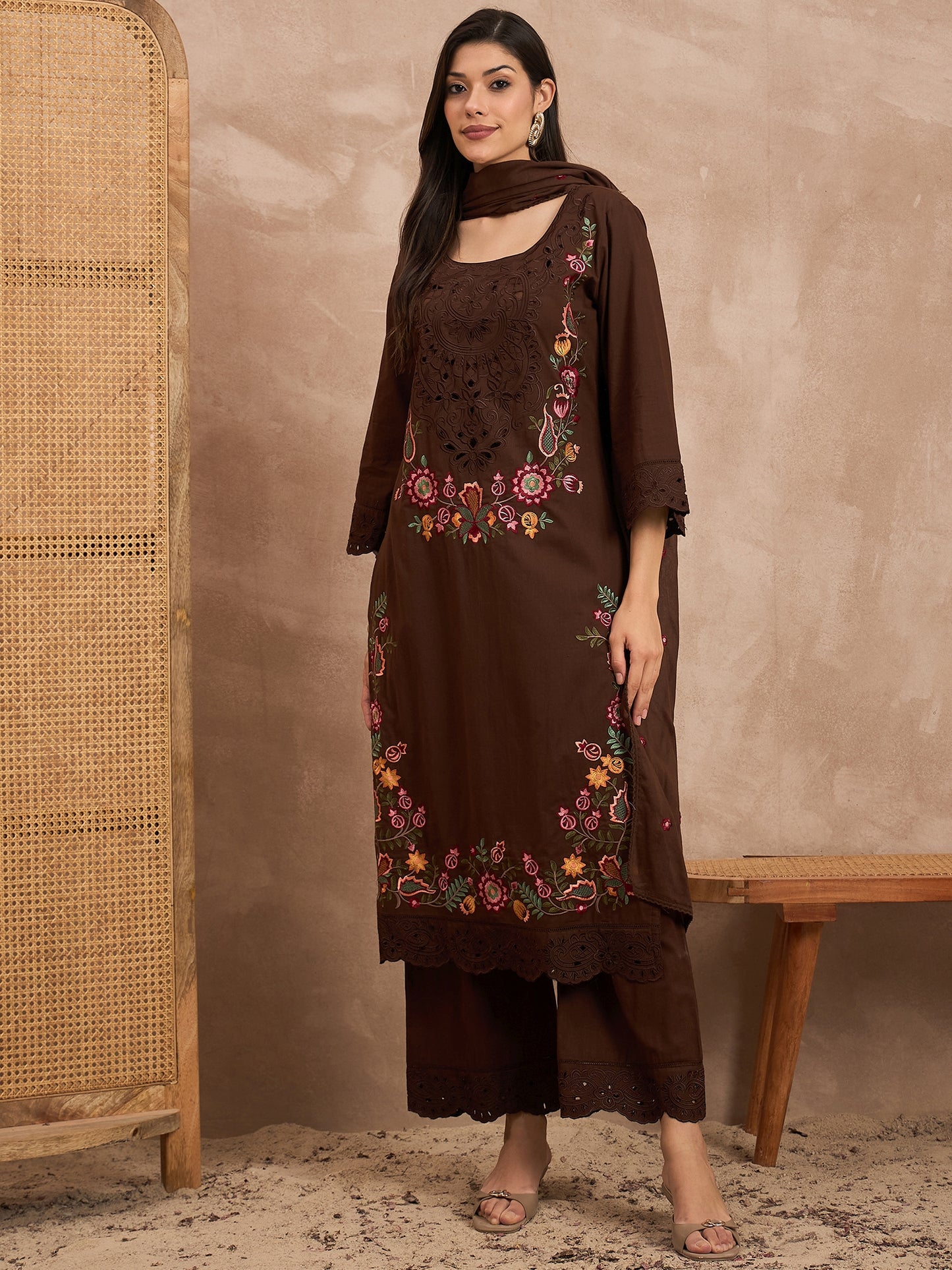 Women Floral Embroidered Regular Thread Work Kurta With Trousers & Dupatta