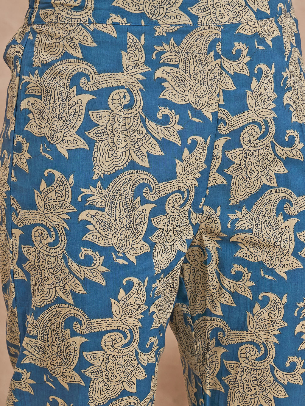 Women Ethnic Motifs Printed Cotton Kurta with Trousers