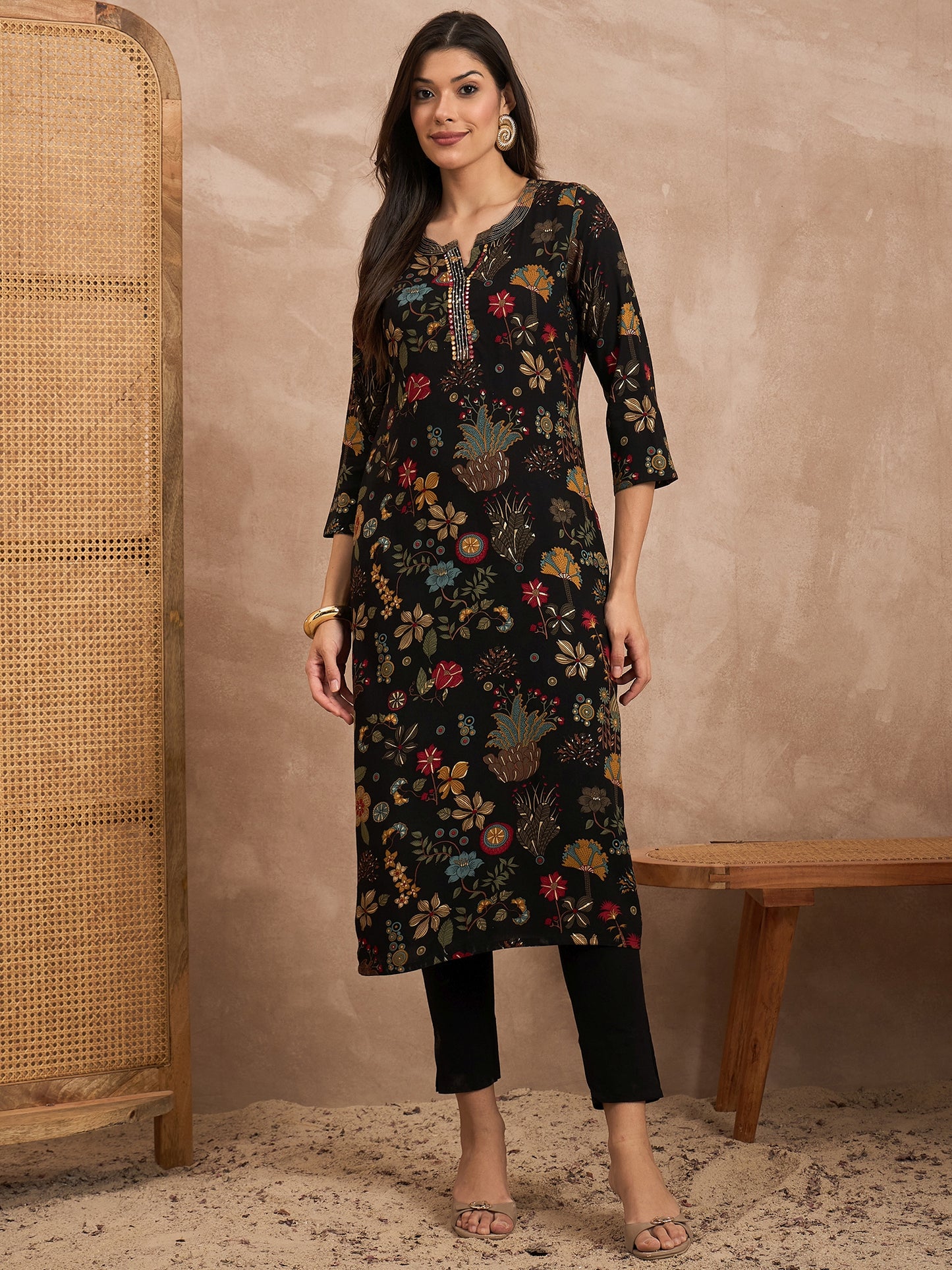 Women Ethnic Motifs Printed Round Neck Long Sleeves Straight Kurta