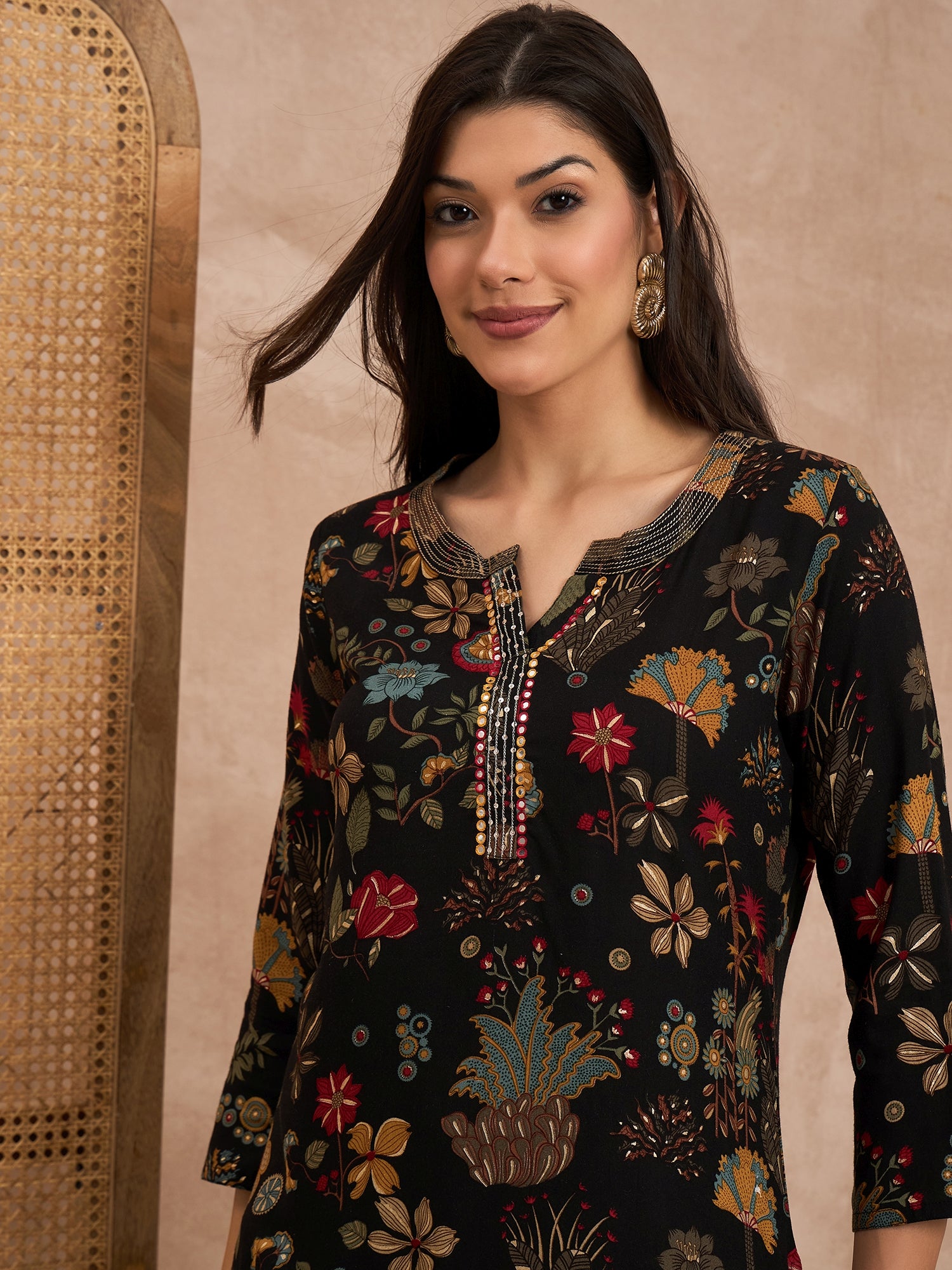 Women Ethnic Motifs Printed Round Neck Long Sleeves Straight Kurta