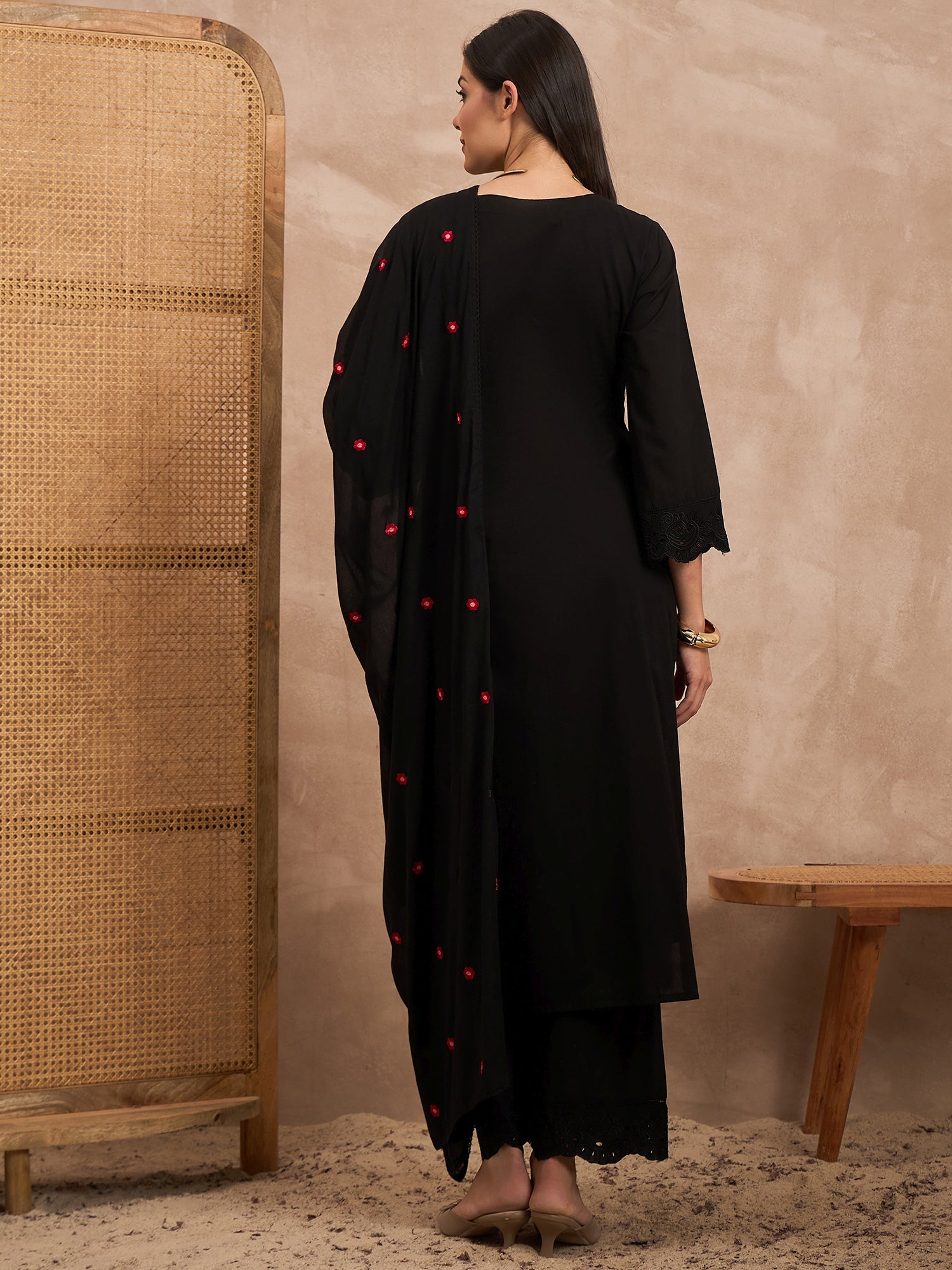 Women Floral Embroidered Thread Work Straight Kurta with Palazzos & Dupatta