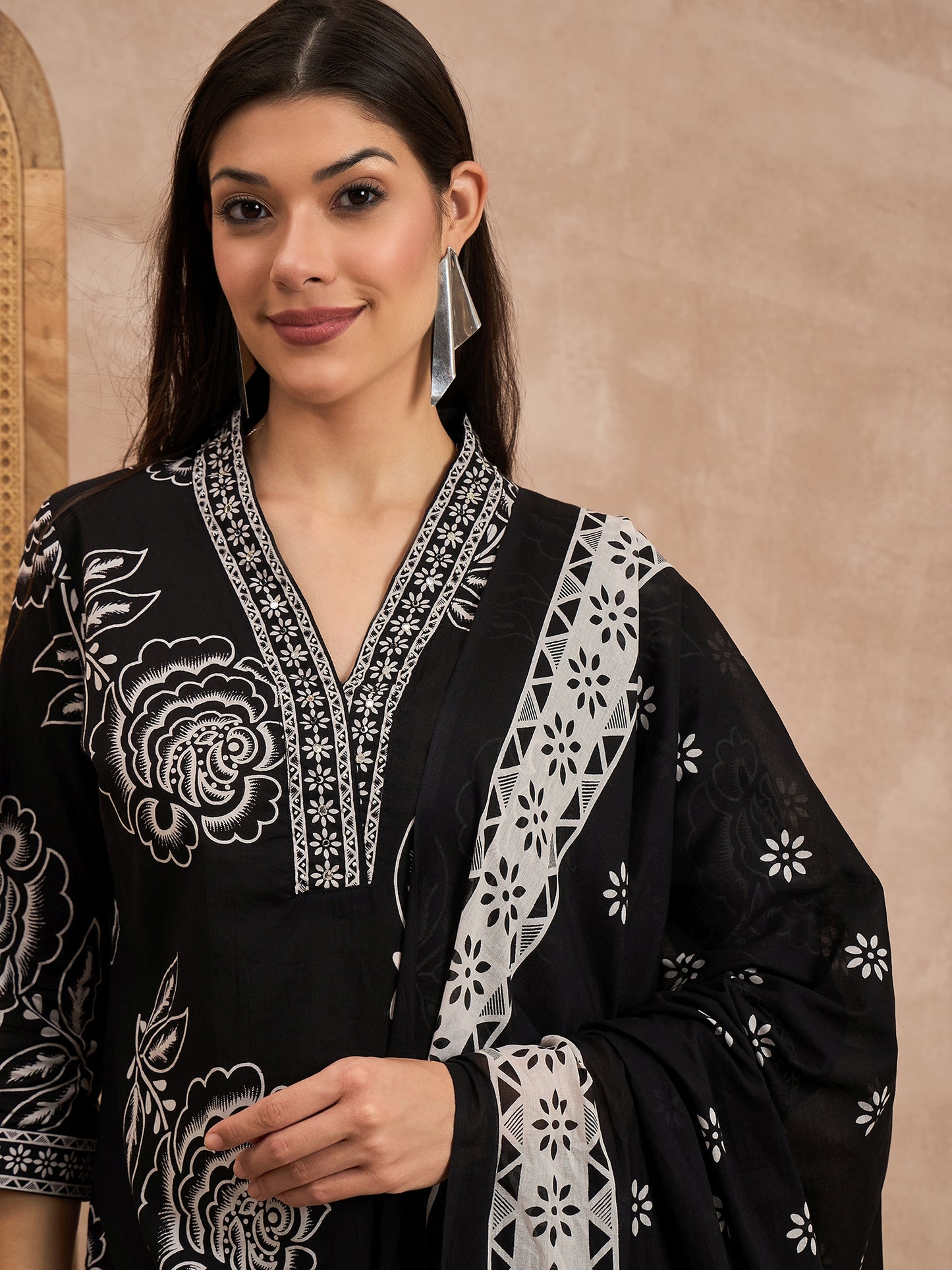 Women Floral Printed Cotton Kurta with Trousers & Dupatta