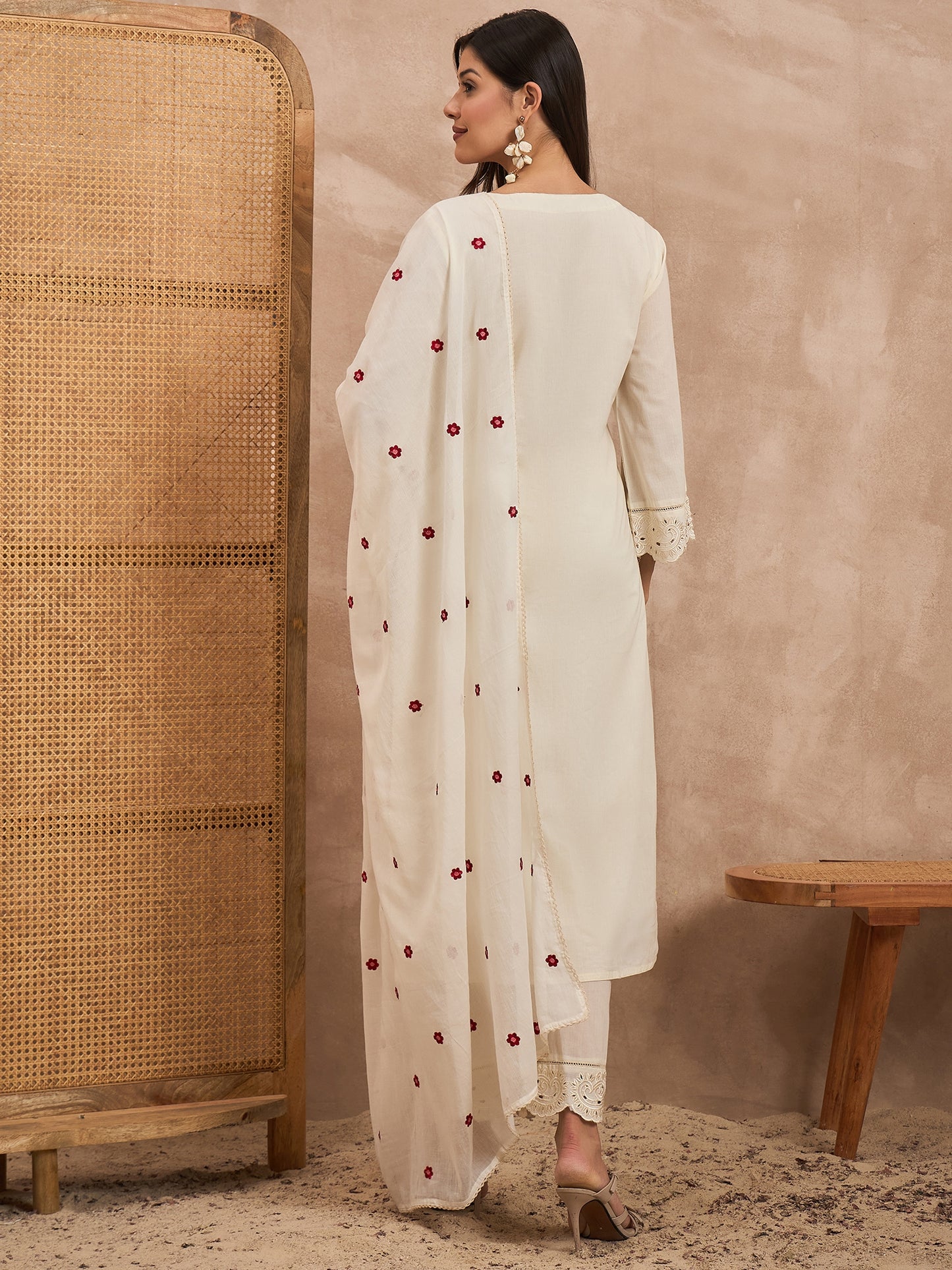Women Floral Embroidered Thread Work Straight Kurta with Trouser & Dupatta