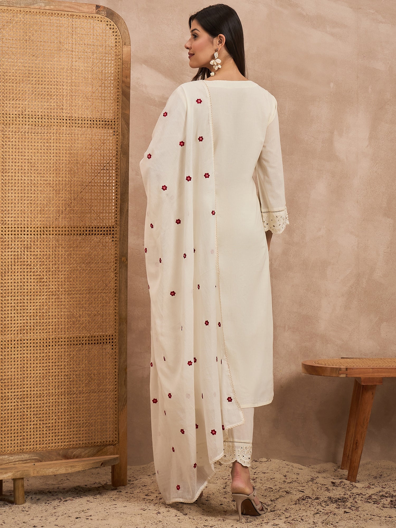 Women Floral Embroidered Thread Work Straight Kurta with Trouser & Dupatta