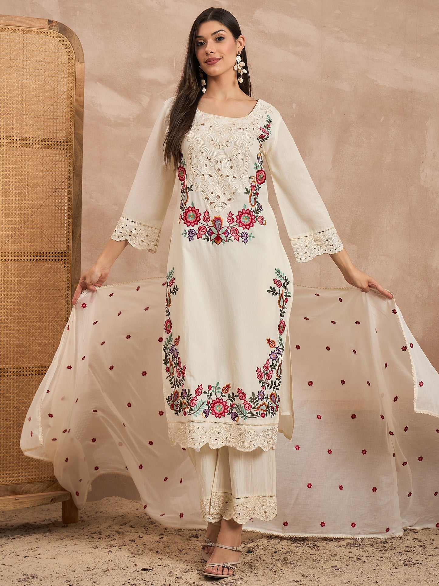 Women Floral Embroidered Thread Work Straight Kurta with Trouser & Dupatta