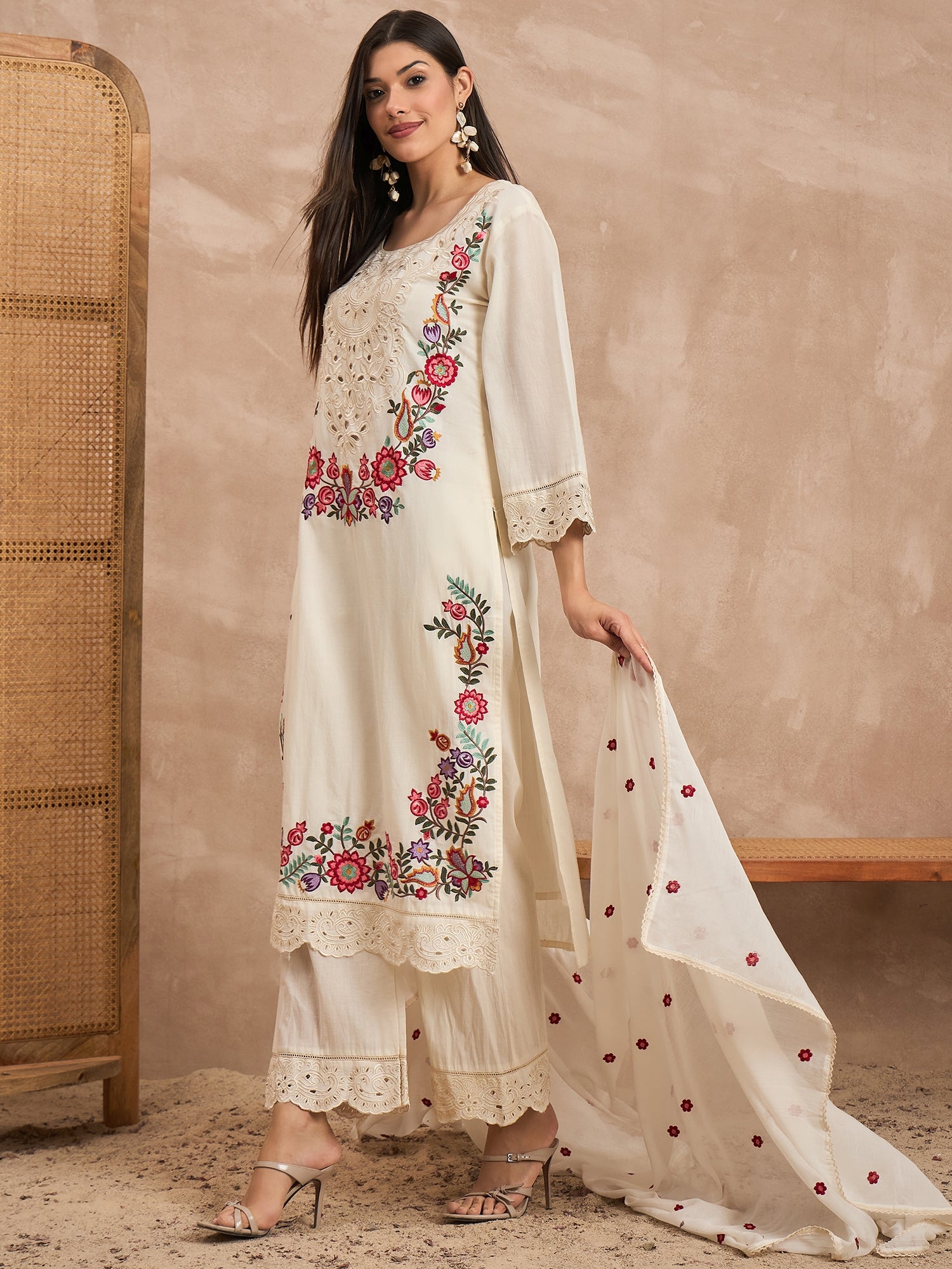 Women Floral Embroidered Thread Work Straight Kurta with Trouser & Dupatta