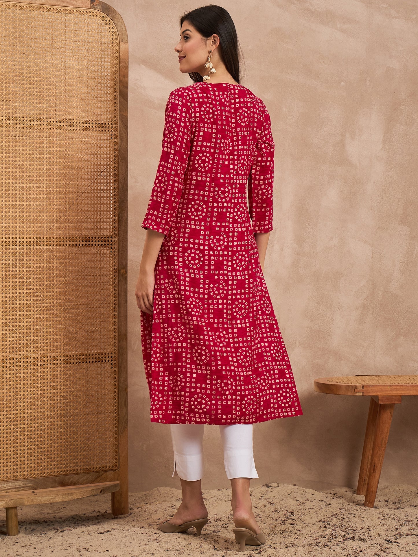 Geometric Printed V-Neck Sequinned Straight Kurta