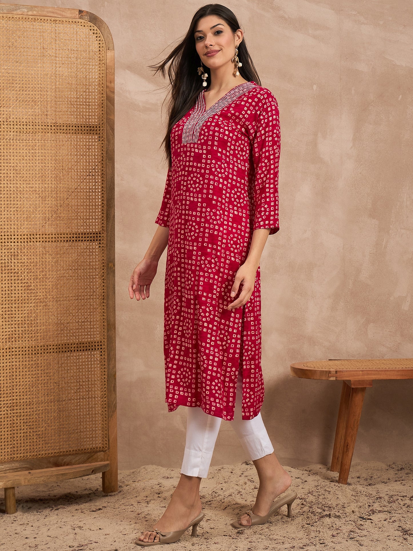 Geometric Printed V-Neck Sequinned Straight Kurta